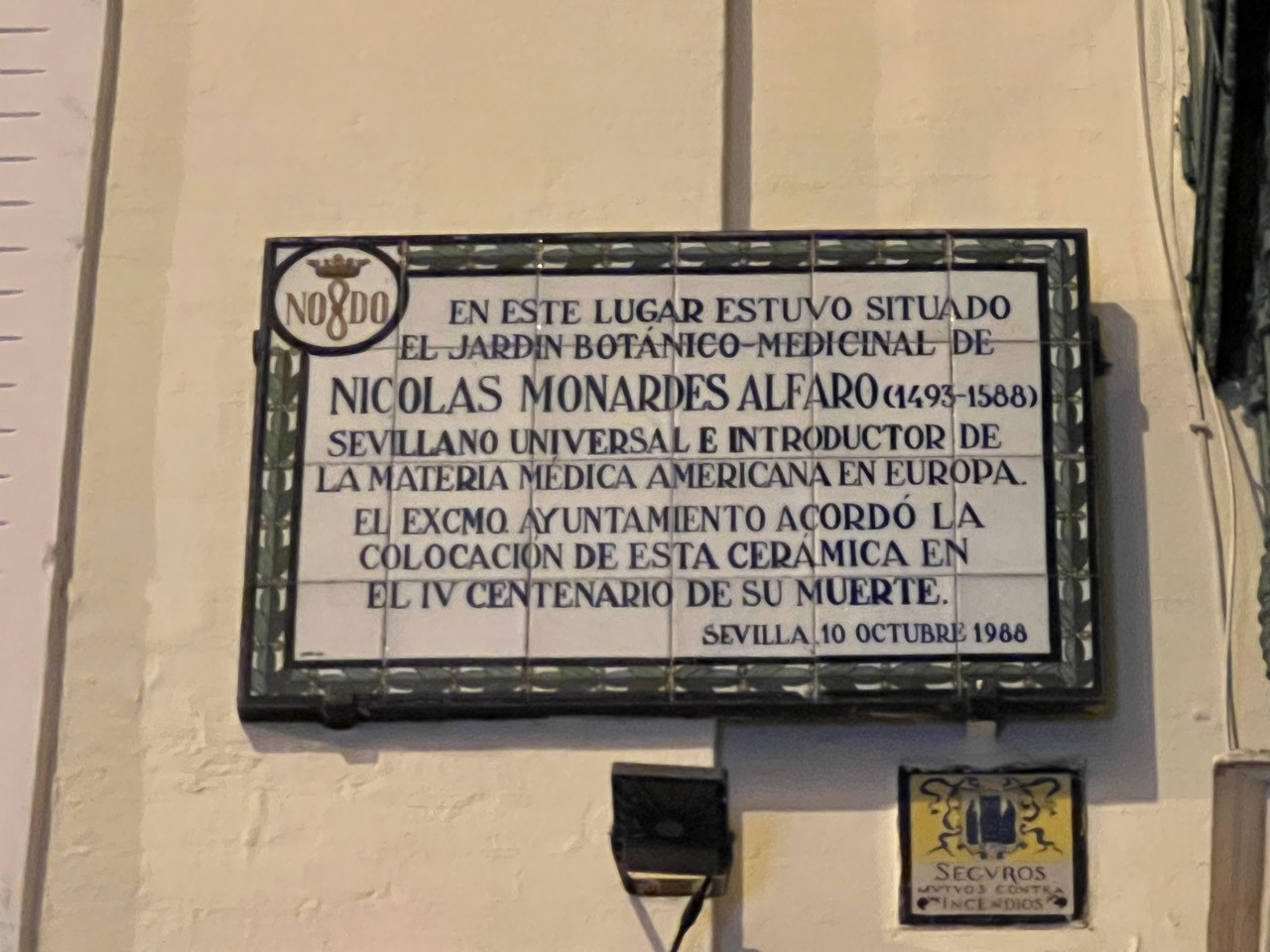 Nicolás Monardes Botanical Garden memorial tablet, Seville by Ludovico Carbone (3).jpg